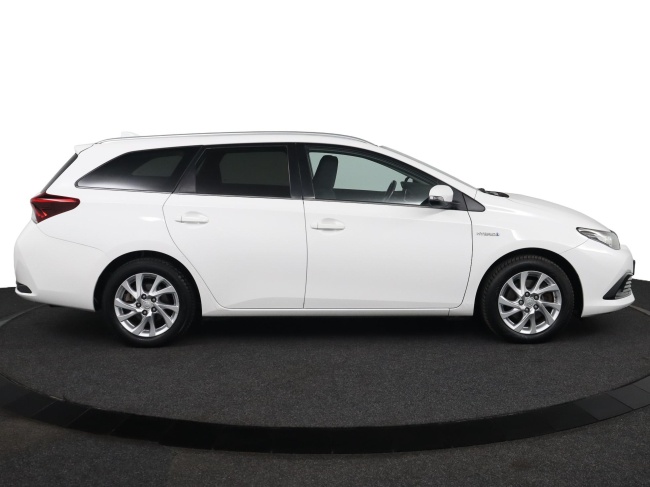 Toyota Auris Touring Sports - 1.8 Hybrid Dynamic Go