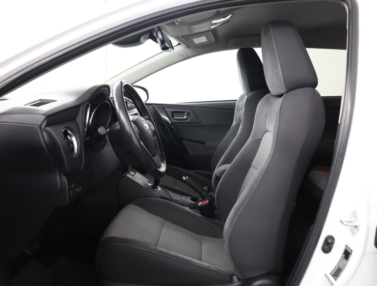 Toyota Auris Touring Sports - 1.8 Hybrid Dynamic Go 9