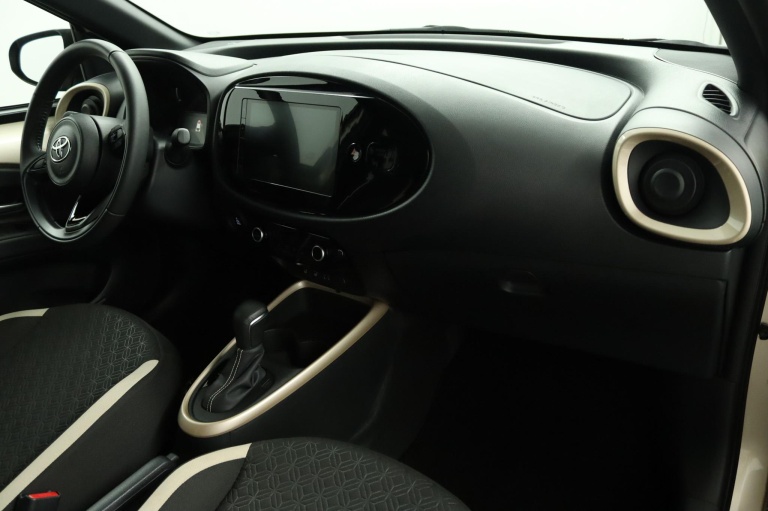 Toyota Aygo X - 1.0 VVT-i S-CVT Envy 42