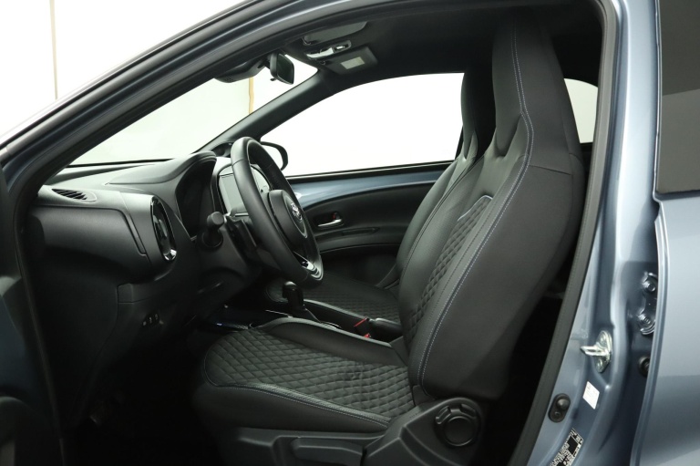 Toyota Aygo X - 1.0 VVT-i S-CVT Premium 17