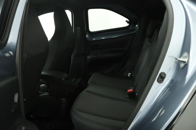 Toyota Aygo X - 1.0 VVT-i S-CVT Premium 18