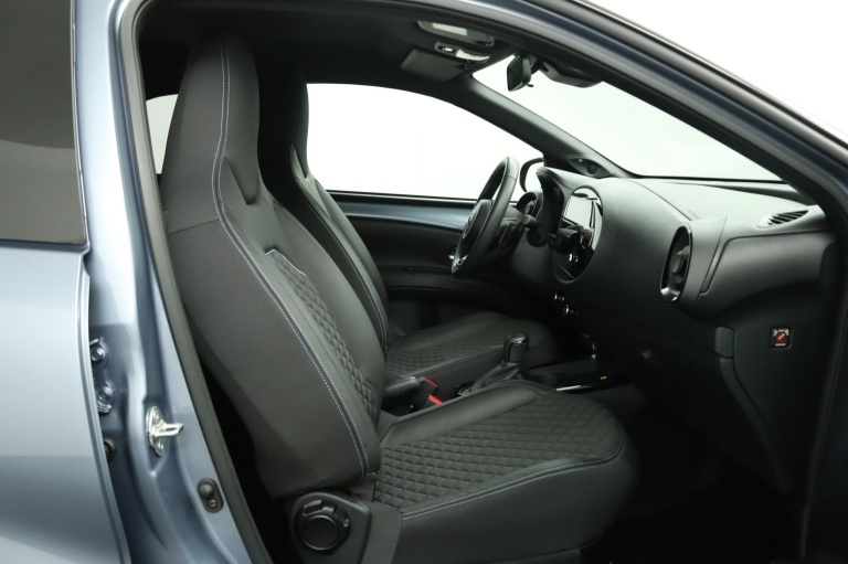 Toyota Aygo X - 1.0 VVT-i S-CVT Premium 22