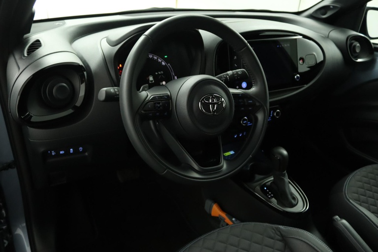Toyota Aygo X - 1.0 VVT-i S-CVT Premium 64