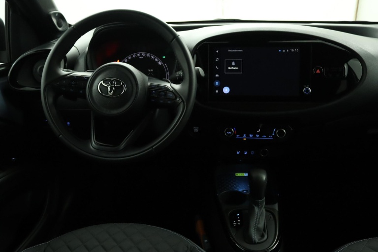 Toyota Aygo X - 1.0 VVT-i S-CVT Premium 66