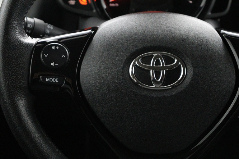 Toyota Aygo - 1.0 VVT-i x-joy 19