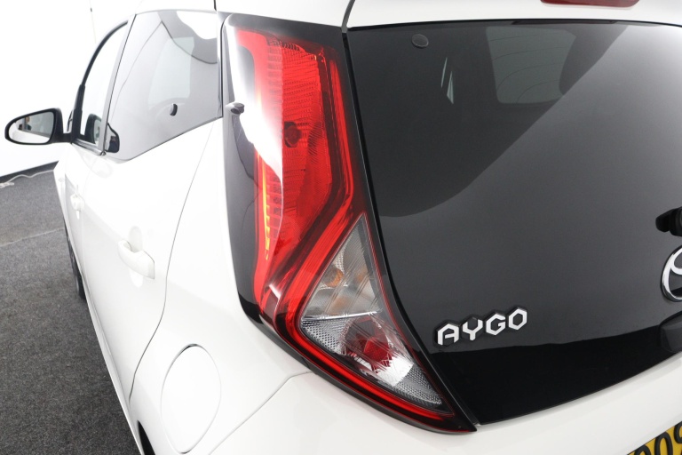 Toyota Aygo - 1.0 VVT-i x-joy 39