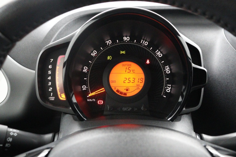 Toyota Aygo - 1.0 VVT-i x-joy 6
