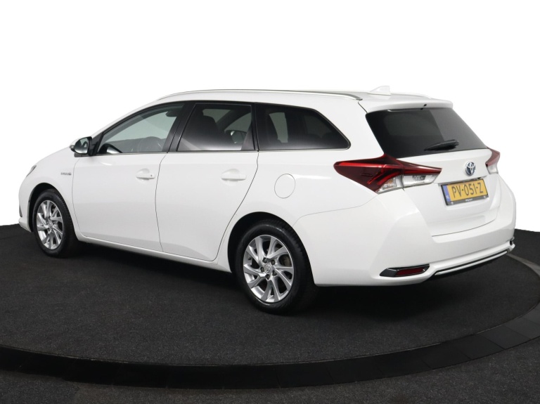 Toyota Auris Touring Sports - 1.8 Hybrid Dynamic Go 12