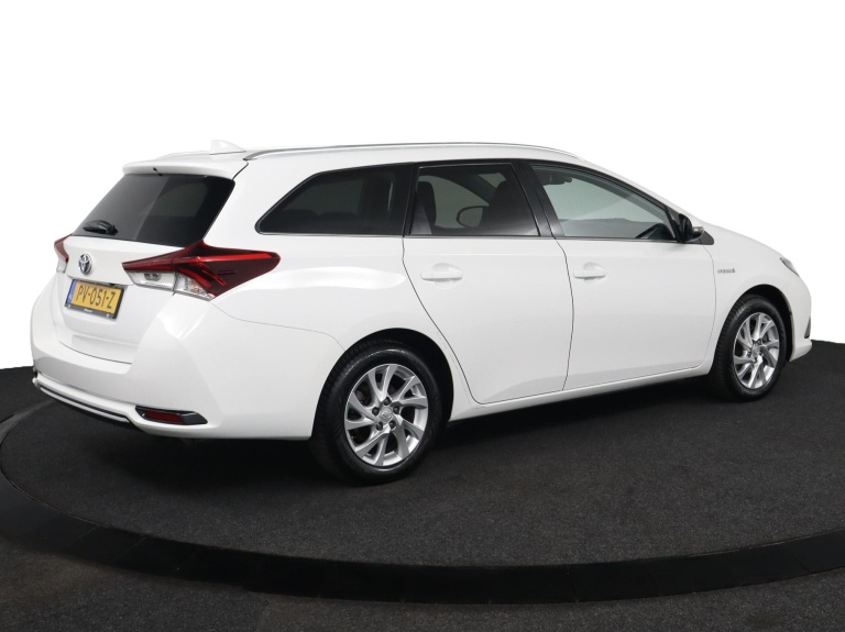 Toyota Auris Touring Sports - 1.8 Hybrid Dynamic Go 2