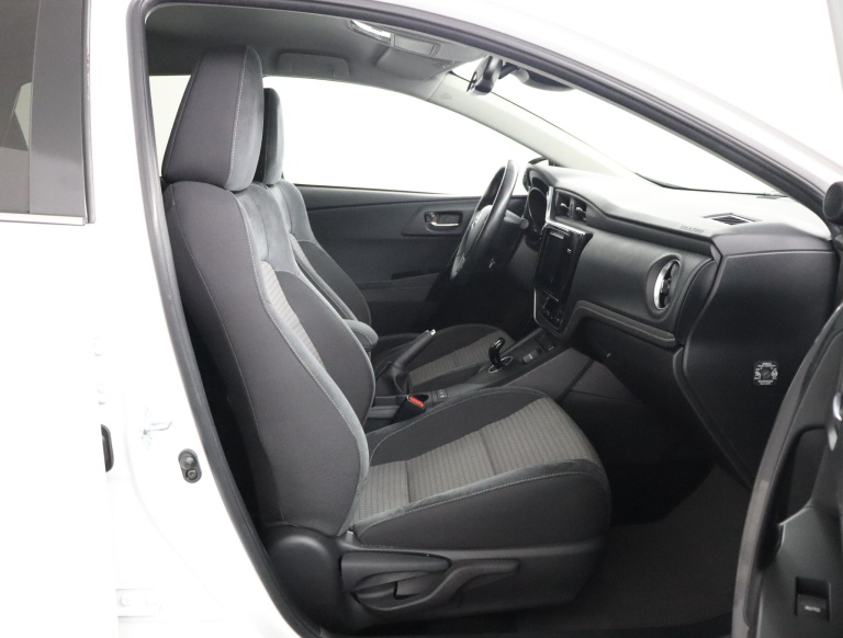 Toyota Auris Touring Sports - 1.8 Hybrid Dynamic Go 22