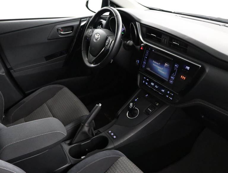 Toyota Auris Touring Sports - 1.8 Hybrid Dynamic Go 57