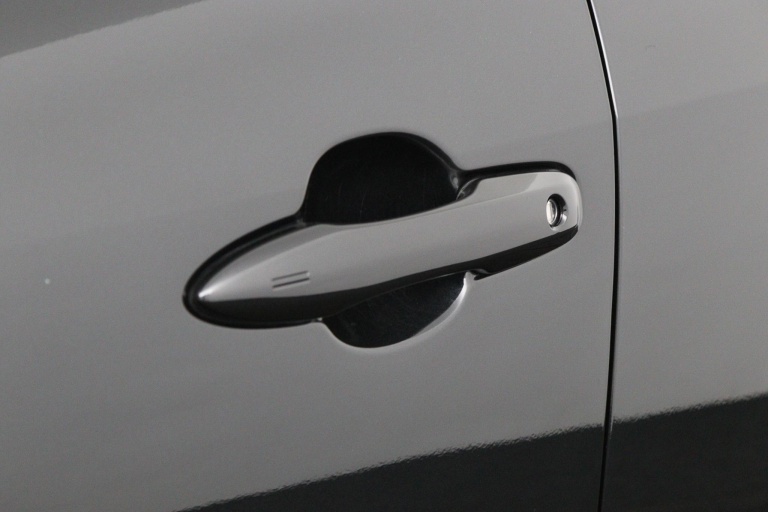 Toyota Yaris Cross - 1.5 Hybrid Dynamic Comfort Pack 35