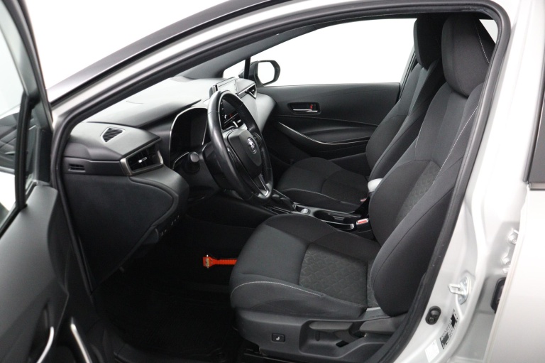 Toyota Corolla Touring Sports - 1.8 Hybrid Dynamic 17