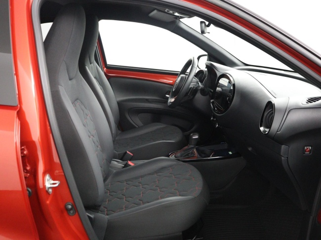 Toyota Aygo X - 1.0 VVT-i S-CVT Envy