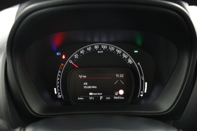 Toyota Aygo X - 1.0 VVT-i S-CVT Envy 6