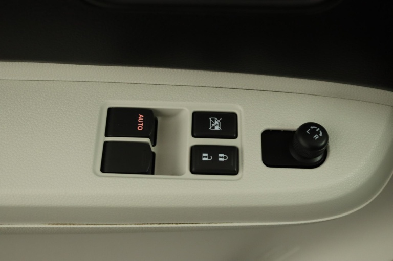 Suzuki Ignis - 1.2 Select Intro 28