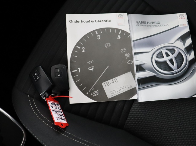 Toyota Yaris - 1.5 Hybrid Bi-Tone