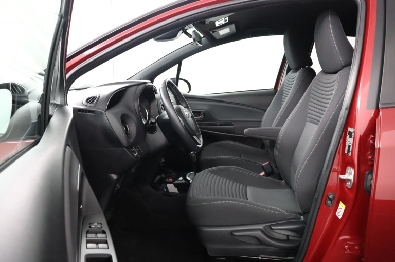 Toyota Yaris - 1.5 Hybrid Bi-Tone 17