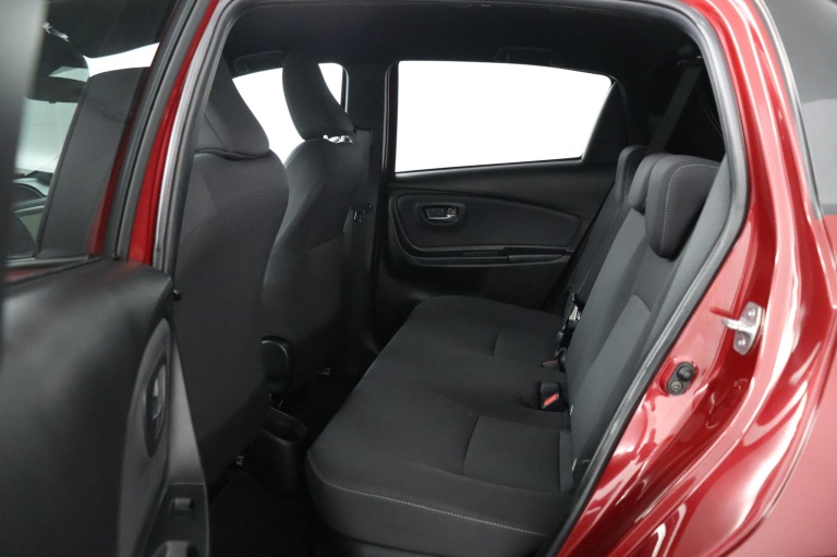 Toyota Yaris - 1.5 Hybrid Bi-Tone 18
