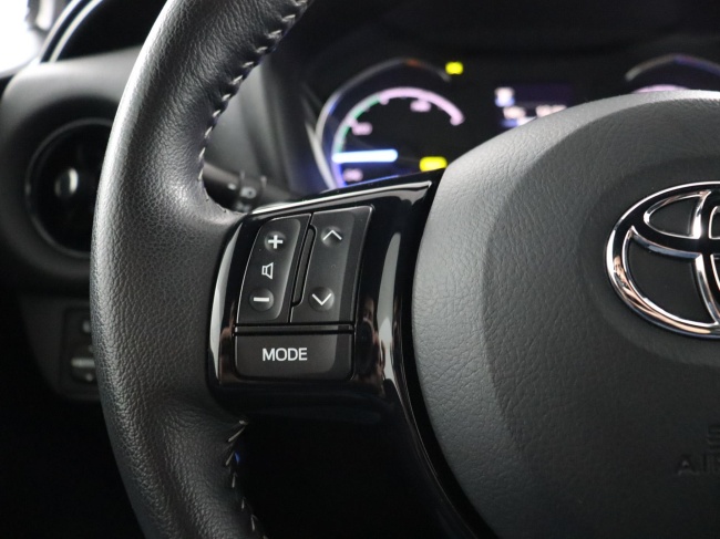 Toyota Yaris - 1.5 Hybrid Bi-Tone