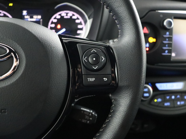 Toyota Yaris - 1.5 Hybrid Bi-Tone