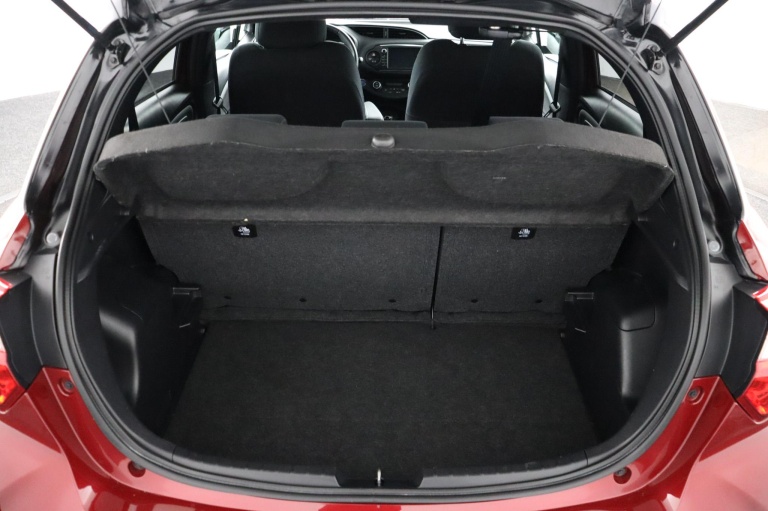 Toyota Yaris - 1.5 Hybrid Bi-Tone 23