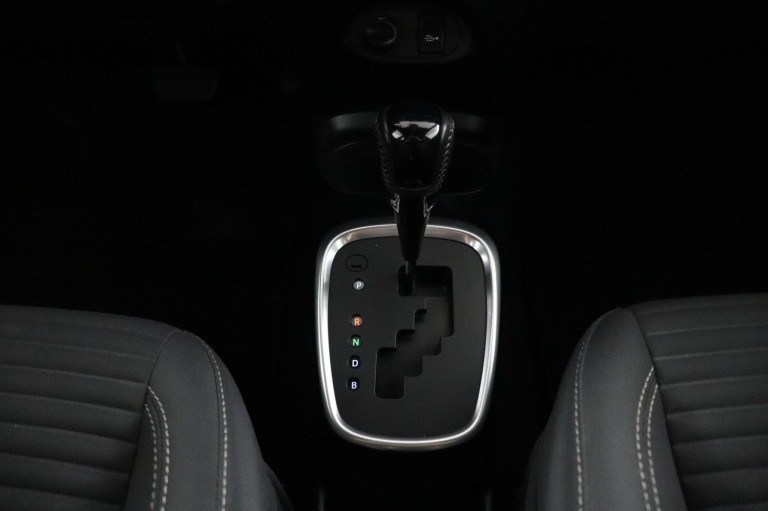 Toyota Yaris - 1.5 Hybrid Bi-Tone 27