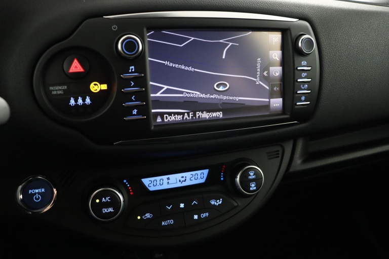 Toyota Yaris - 1.5 Hybrid Bi-Tone 28