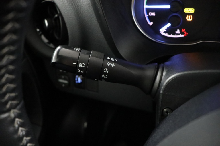 Toyota Yaris - 1.5 Hybrid Bi-Tone 31