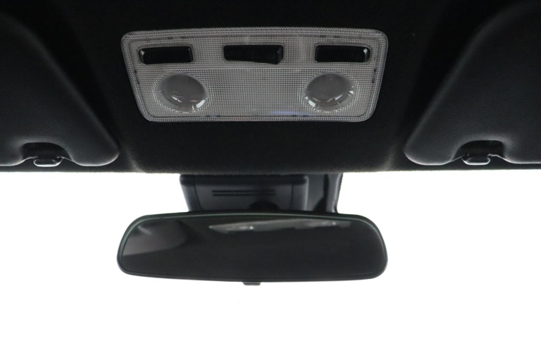 Toyota Yaris - 1.5 Hybrid Bi-Tone 33