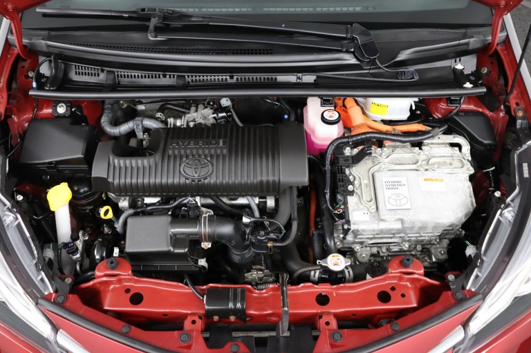 Toyota Yaris - 1.5 Hybrid Bi-Tone 35