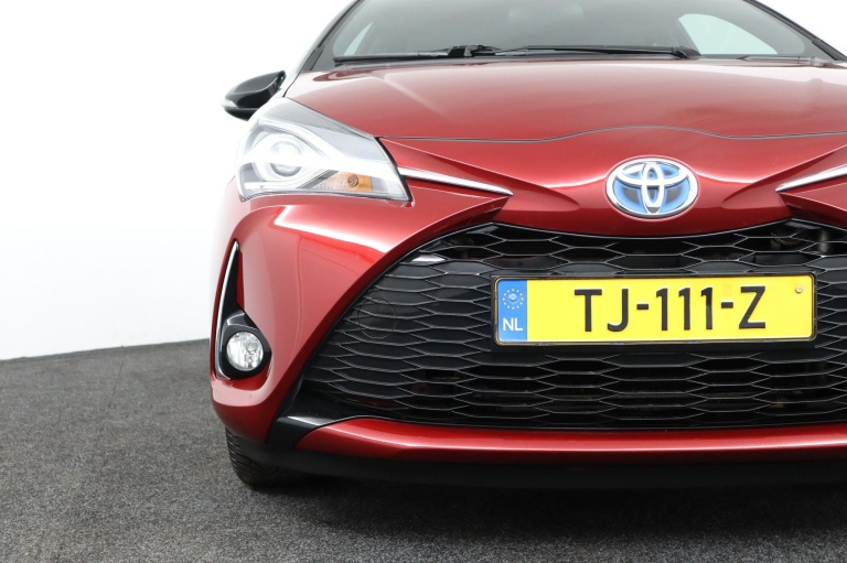Toyota Yaris - 1.5 Hybrid Bi-Tone 36