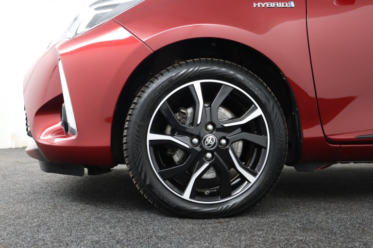 Toyota Yaris - 1.5 Hybrid Bi-Tone 39