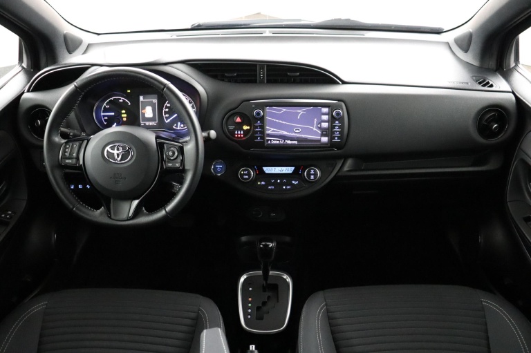 Toyota Yaris - 1.5 Hybrid Bi-Tone 4