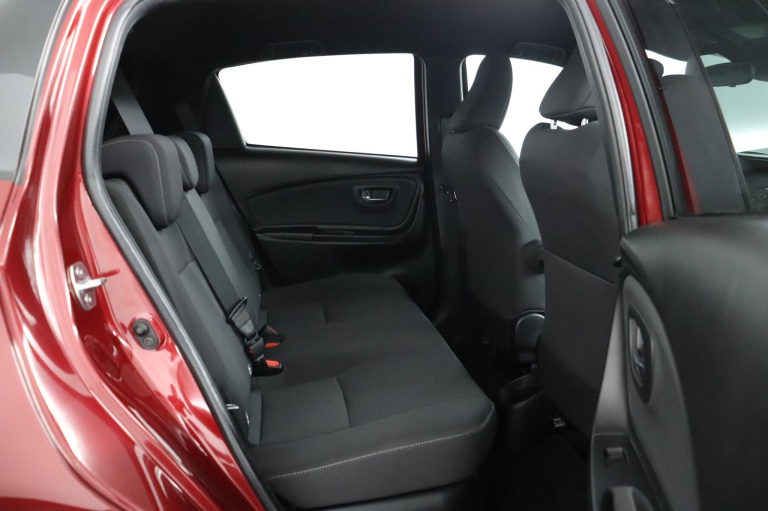 Toyota Yaris - 1.5 Hybrid Bi-Tone 42