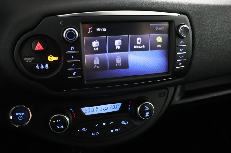 Toyota Yaris - 1.5 Hybrid Bi-Tone 48
