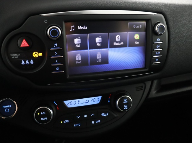 Toyota Yaris - 1.5 Hybrid Bi-Tone
