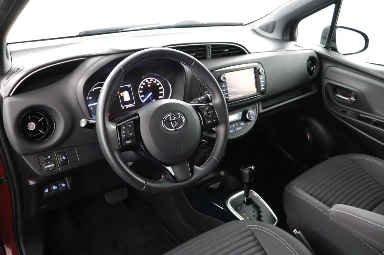 Toyota Yaris - 1.5 Hybrid Bi-Tone 52