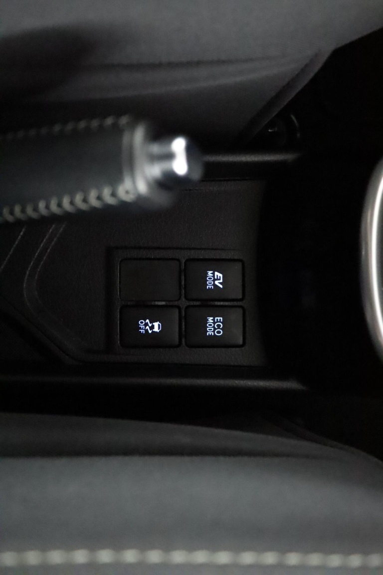 Toyota Yaris - 1.5 Hybrid Bi-Tone 54