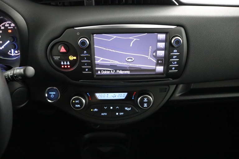 Toyota Yaris - 1.5 Hybrid Bi-Tone 55