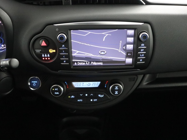 Toyota Yaris - 1.5 Hybrid Bi-Tone