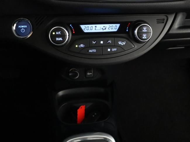 Toyota Yaris - 1.5 Hybrid Bi-Tone