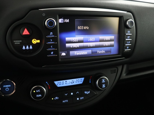 Toyota Yaris - 1.5 Hybrid Bi-Tone