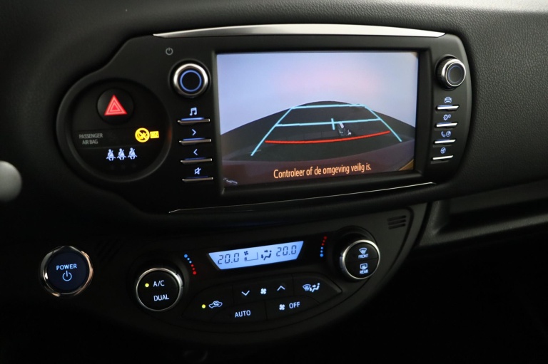 Toyota Yaris - 1.5 Hybrid Bi-Tone 9