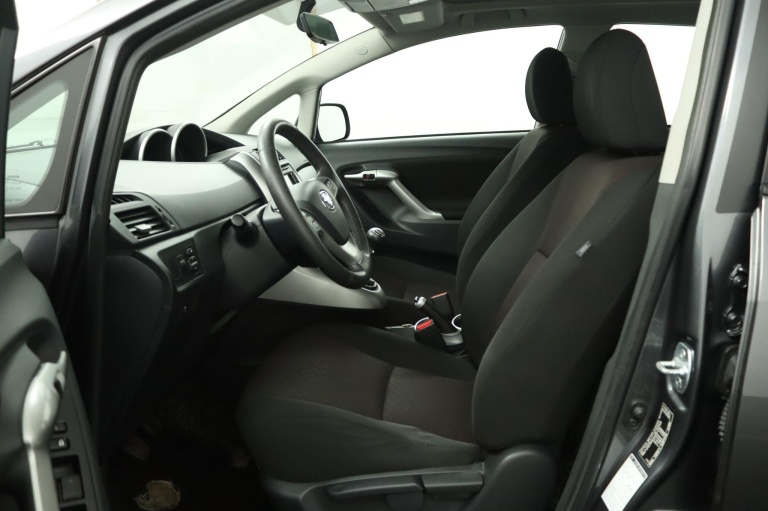 Toyota Verso - 1.8 VVT-i Business 17