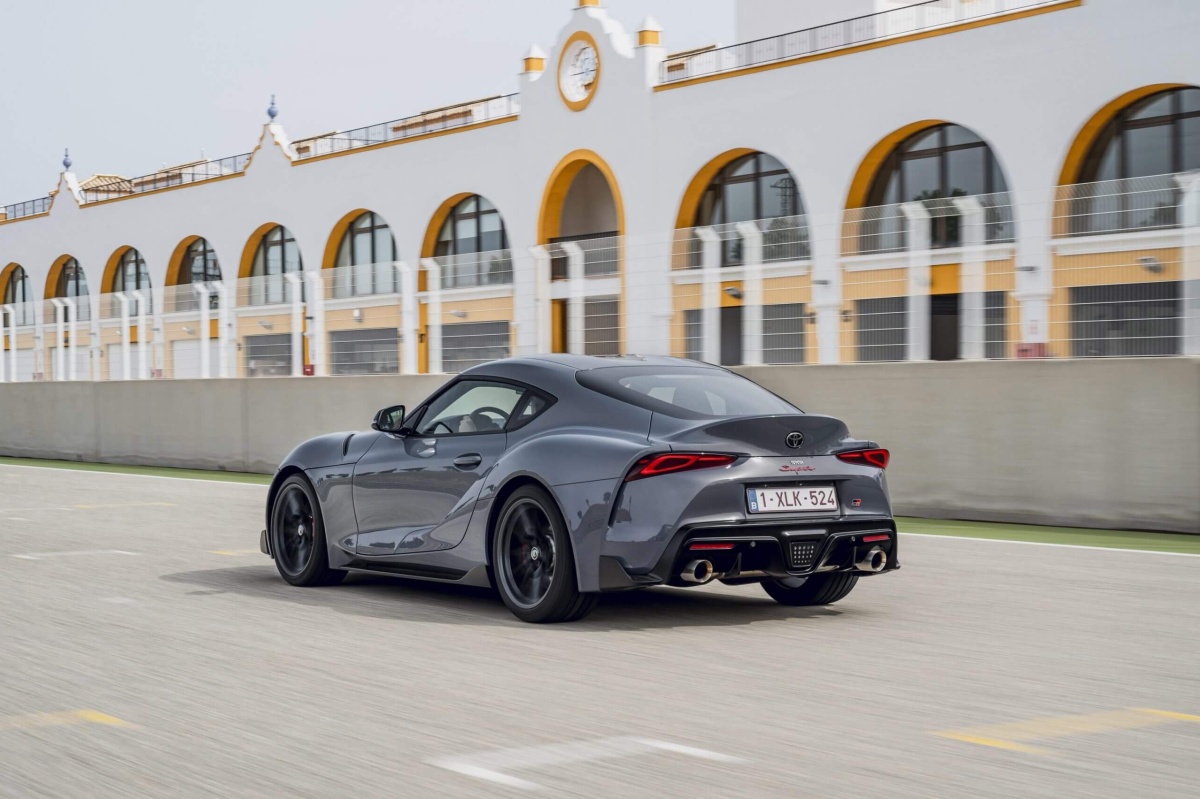 Zijkant Toyota GR Supra Grijs