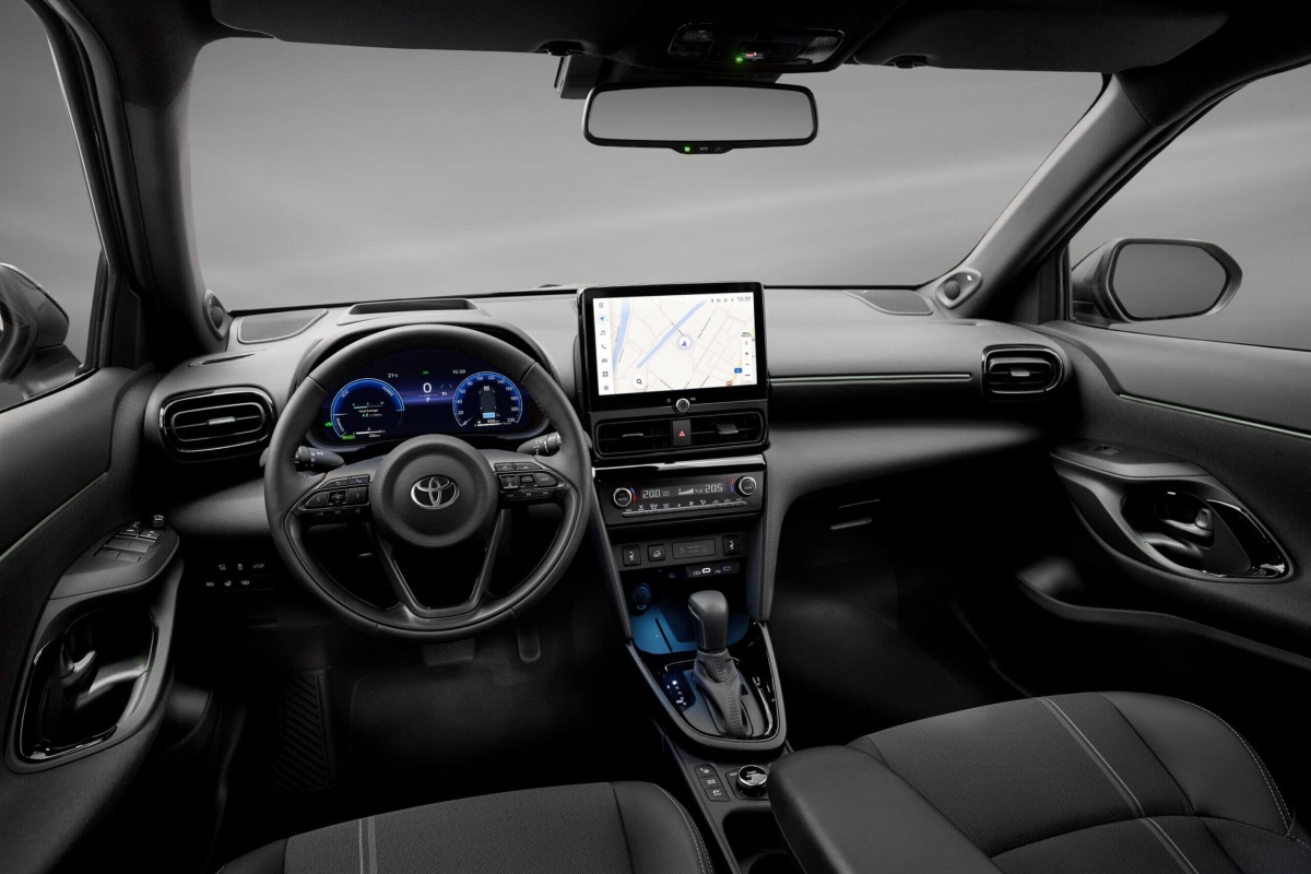 dit is een foto van het interieur van een toyota yaris cross occasion
